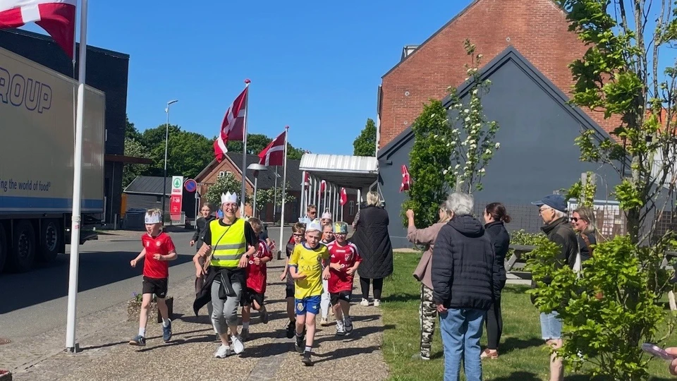 Børn og voksne løb i gaderne i Hvidbjerg til Royal Side Run